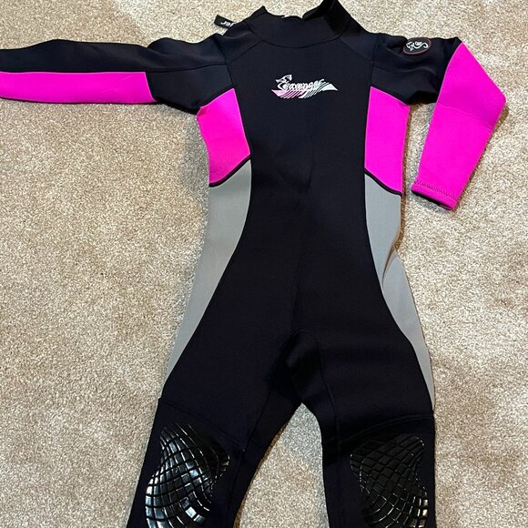 Girl's 3MM Wetsuit. Like NEW... Perfect Condition... - Picture 4 of 9